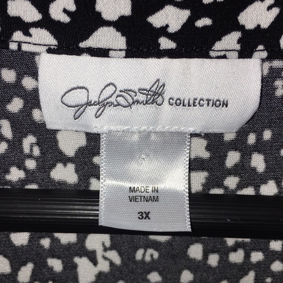 Jaclyn Smith Collection Abstract Print Tunic – Size 3X | Black & White Blouse - Picture 5 of 6
